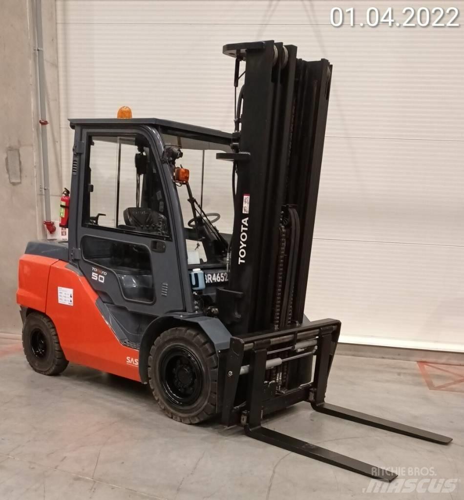 Toyota 40-8FD50N Diesel Trucker
