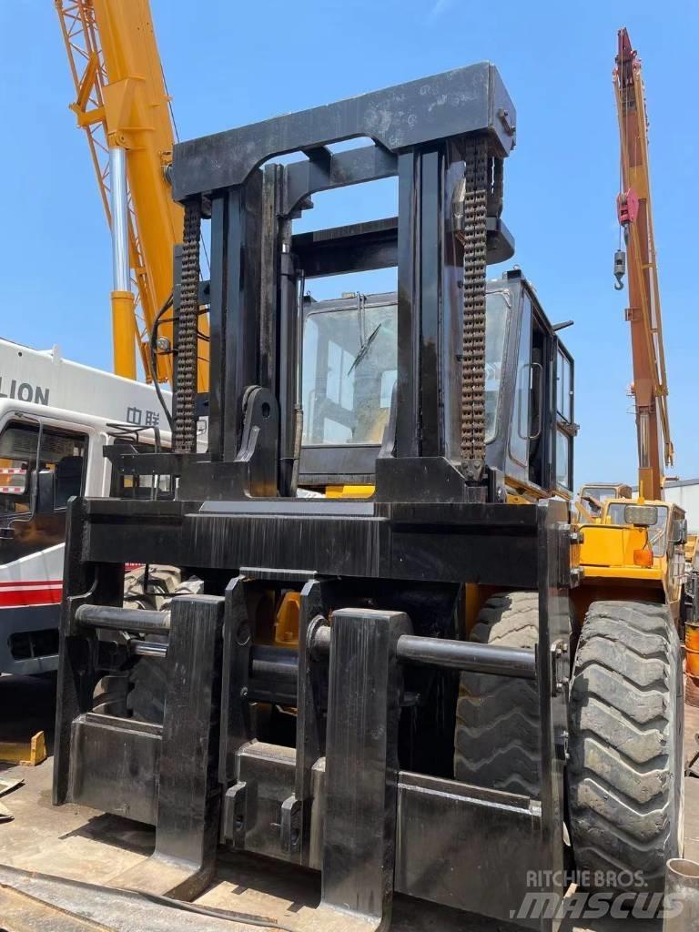Komatsu 30 Ton Diesel Trucker