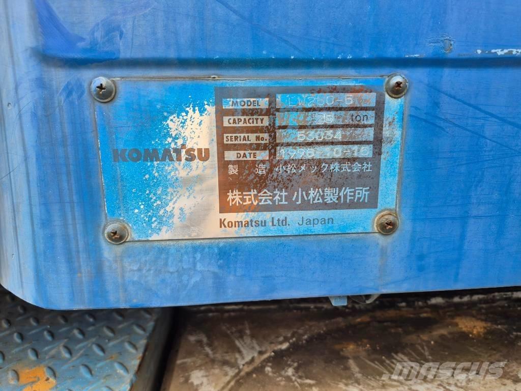 Komatsu LW 250-5 Røff terreng kraner