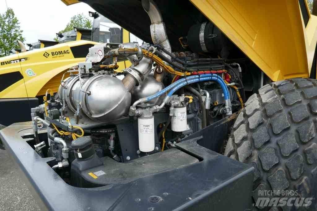 Bomag BW 213 DH-5 Hjullaster til komprimering