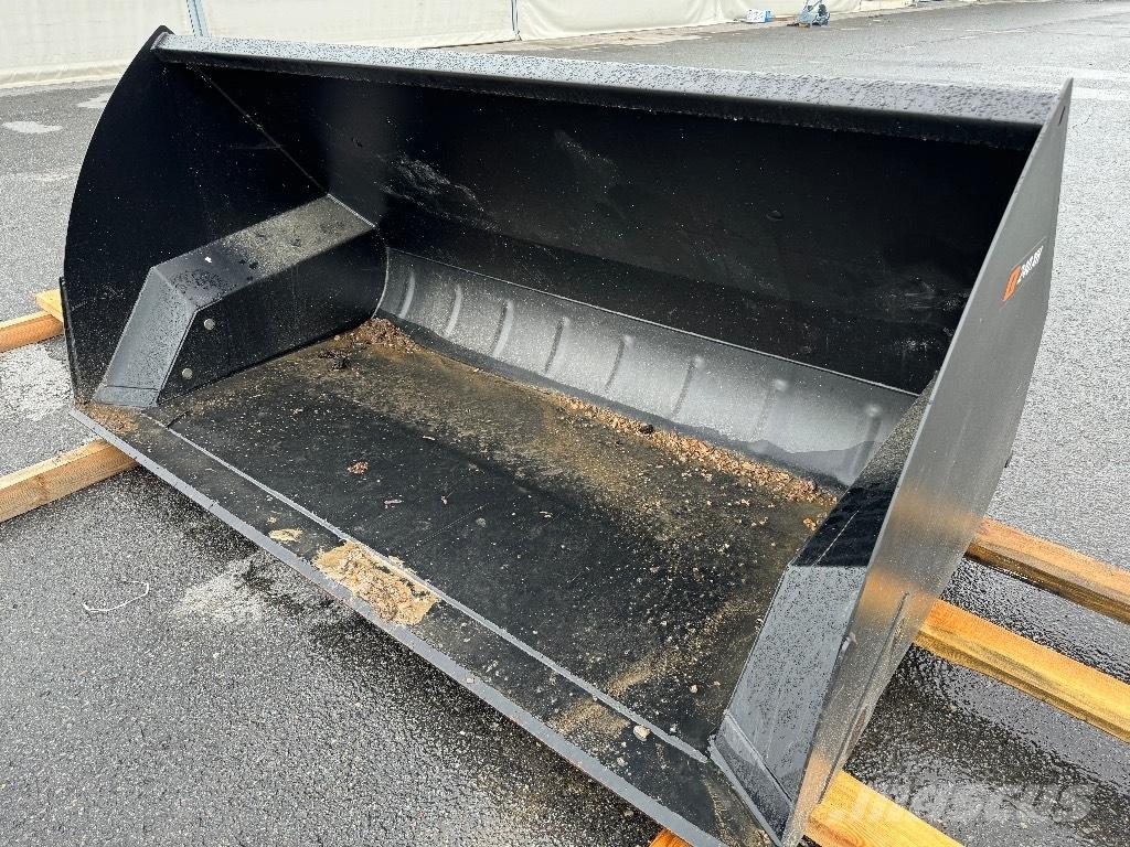 Quicke 240 XH M+ Frontlaster ektrautstyr