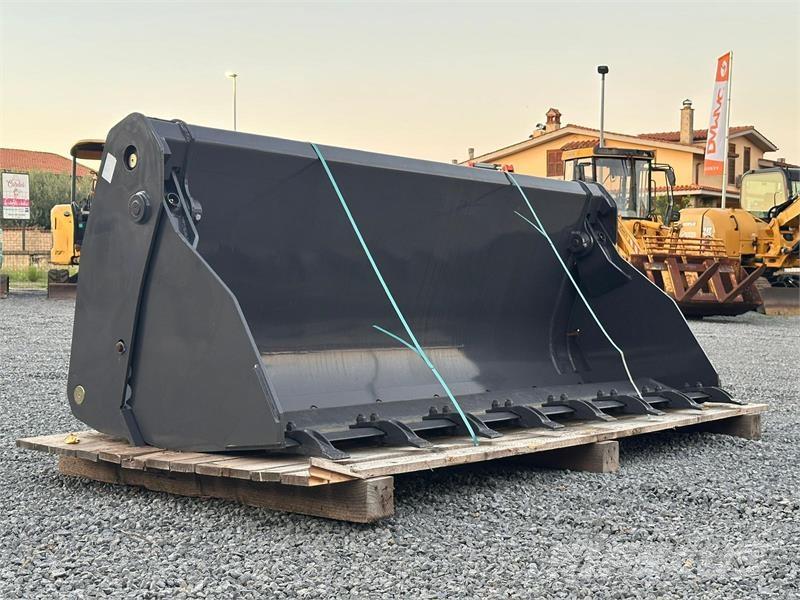 New Holland 220 Skuffer