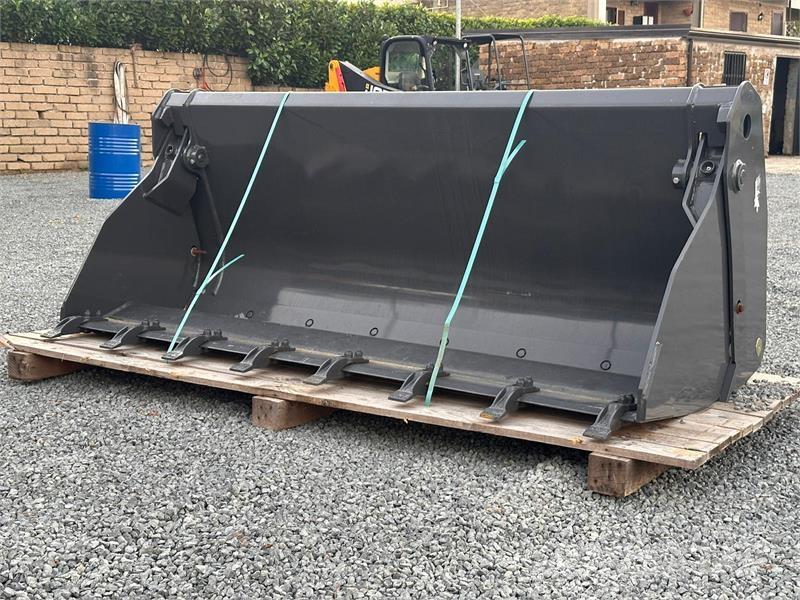 New Holland 220 Skuffer