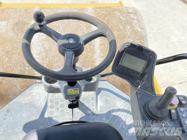 CAT CS54B Tandem Valser