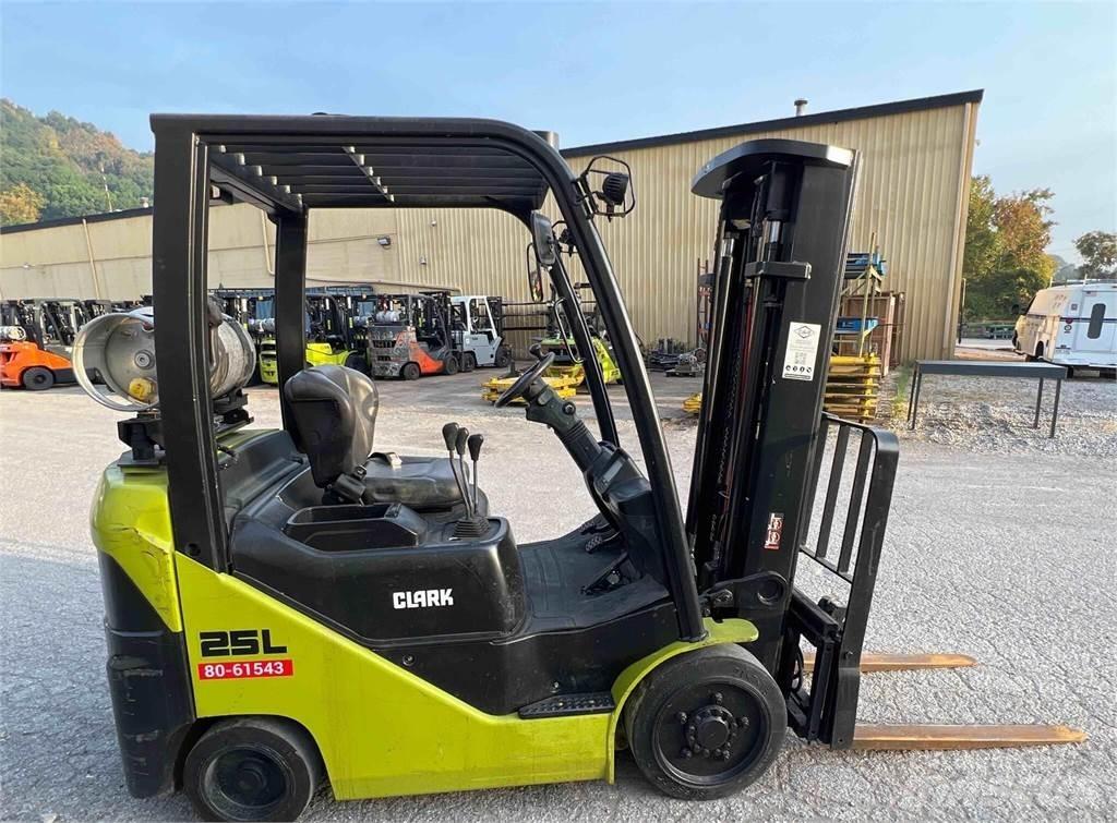 Clark S25CL Gaffeltrucker - Annet