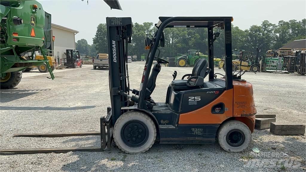 Doosan G25P-5 Gaffeltrucker - Annet