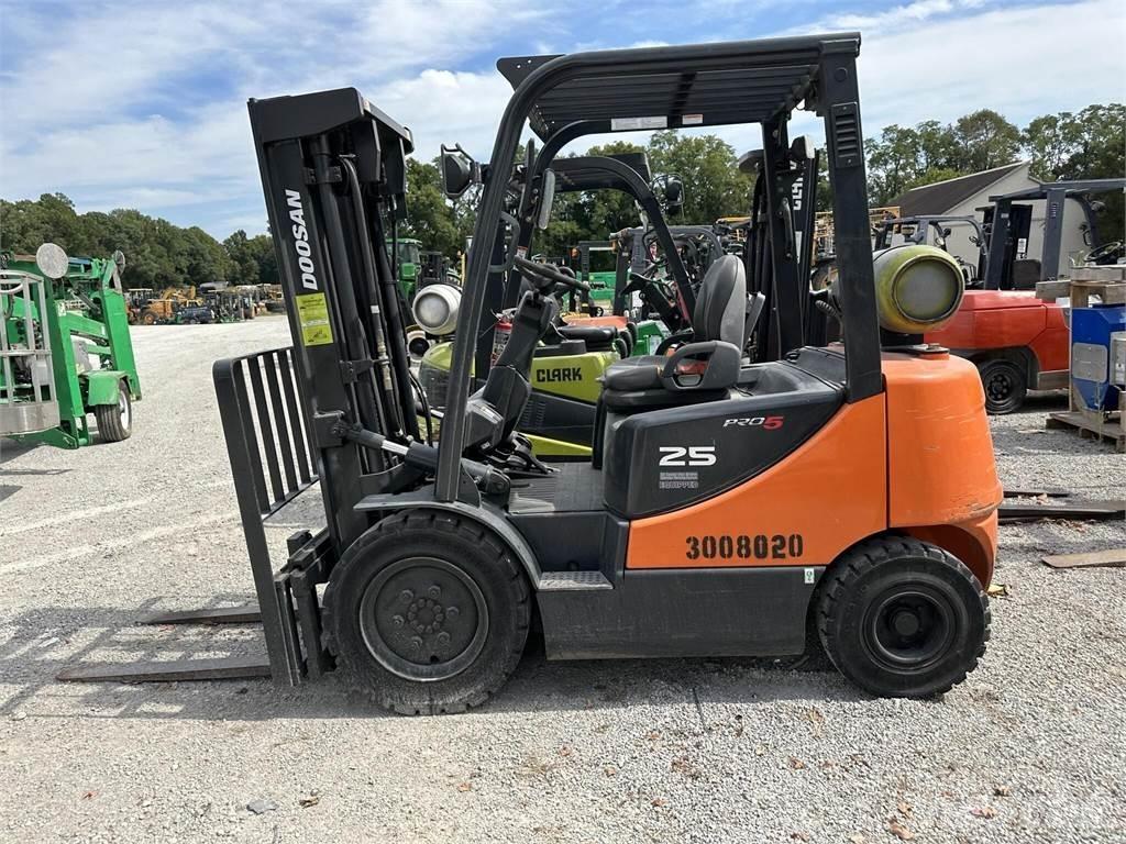Doosan G25P-5 Gaffeltrucker - Annet