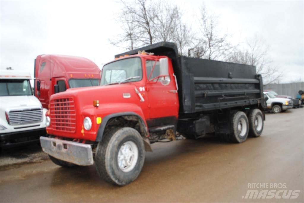 Ford L8000 Tippbil