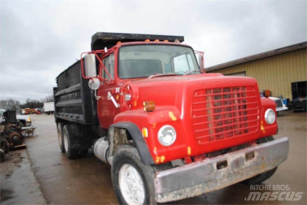 Ford L8000 Tippbil