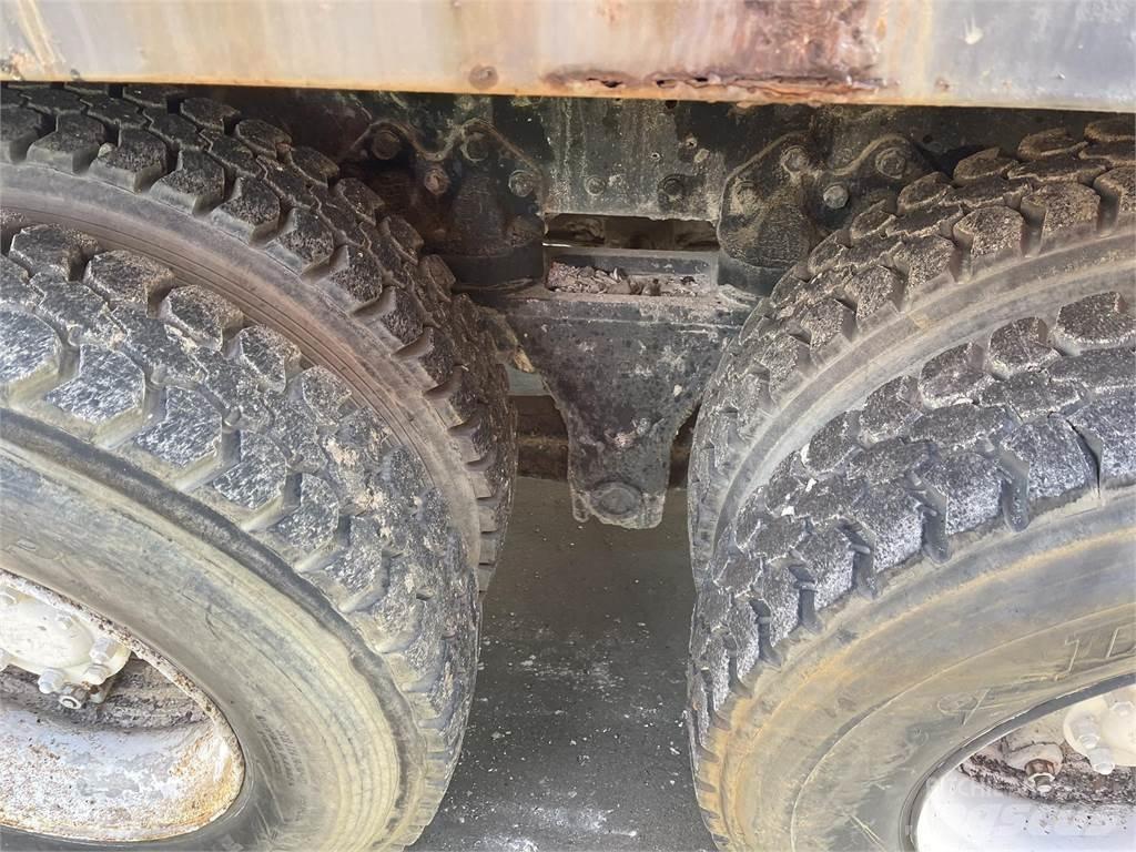 Ford L8000 Tippbil