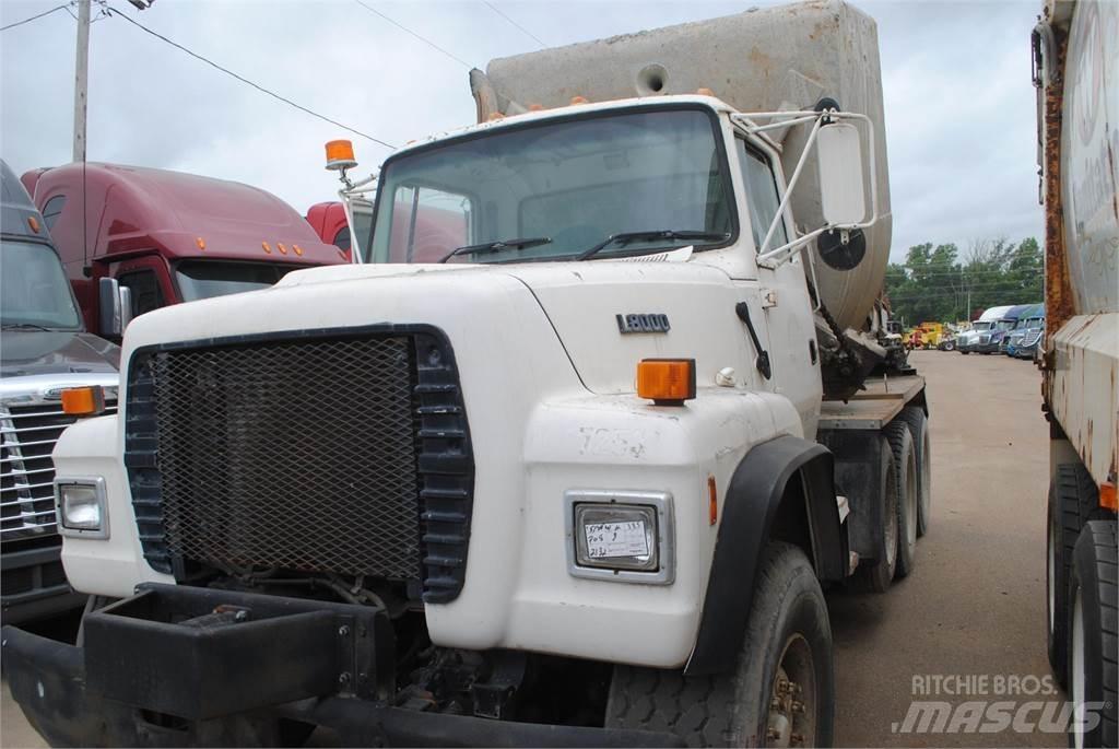 Ford L8000 Betongbiler