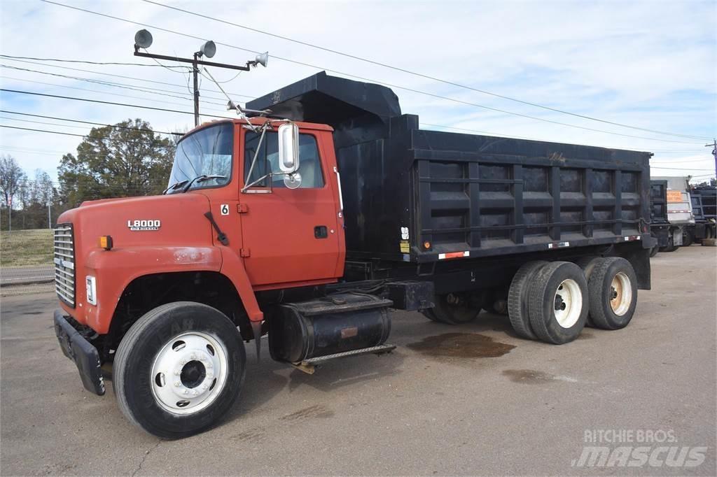 Ford L8000 Tippbil