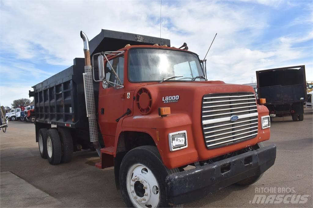 Ford L8000 Tippbil