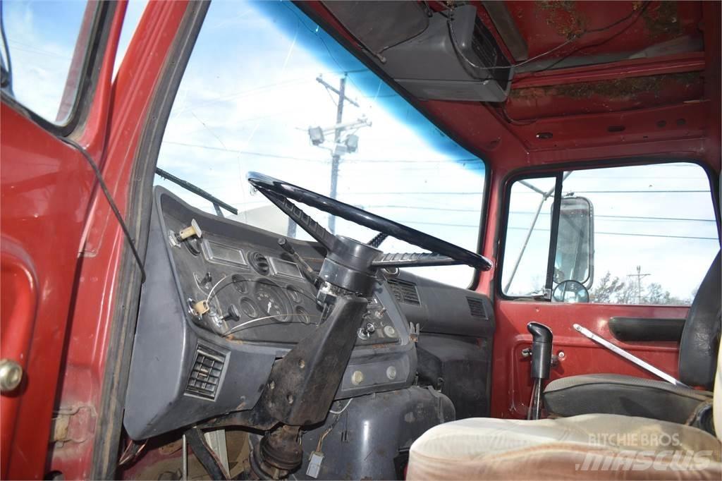 Ford L8000 Tippbil