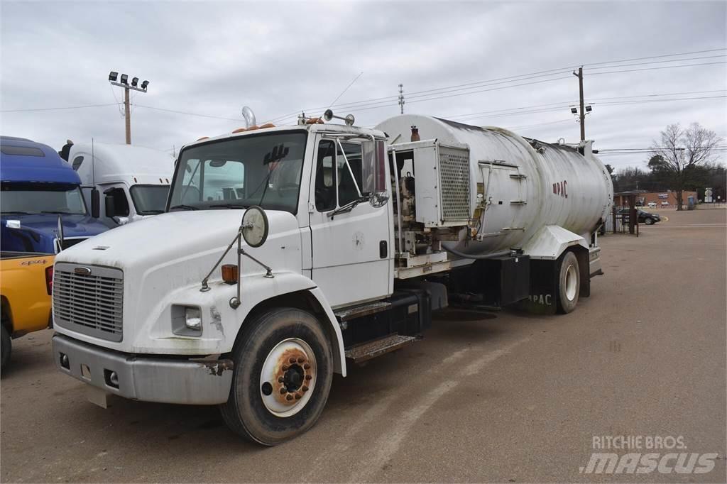 Freightliner FL70 Tankbiler
