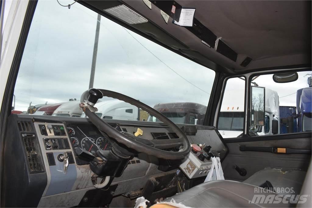 Freightliner FL70 Tankbiler
