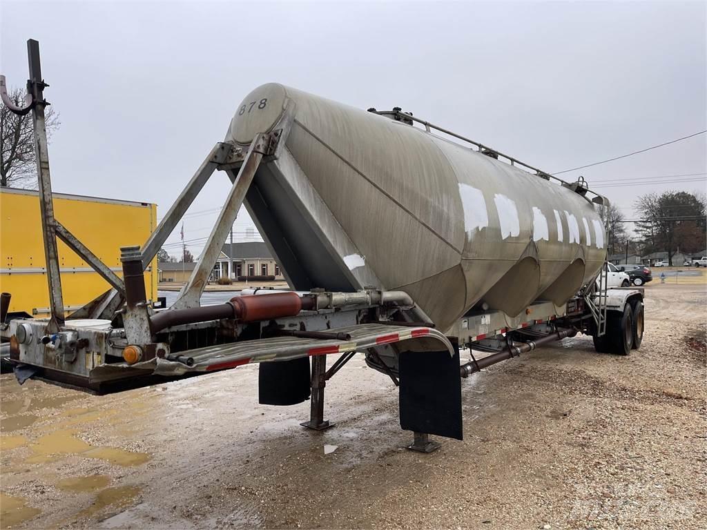 Fruehauf  Tanktrailere