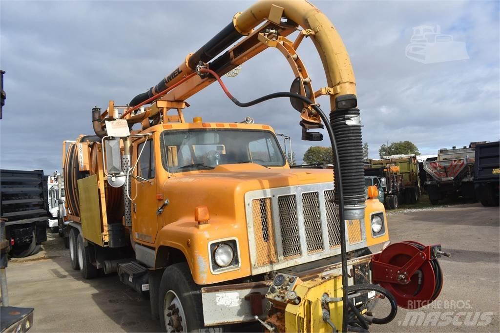 International 2554S Tankbiler