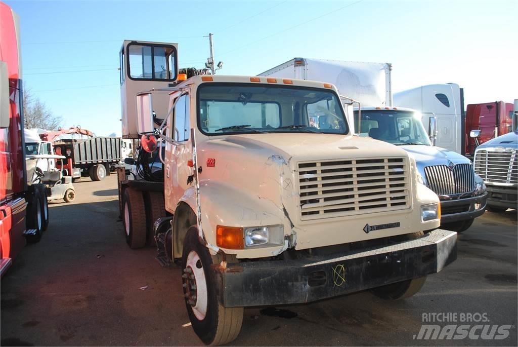 International 4700 Kranbil
