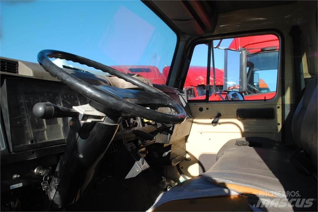 International 4700 Kranbil