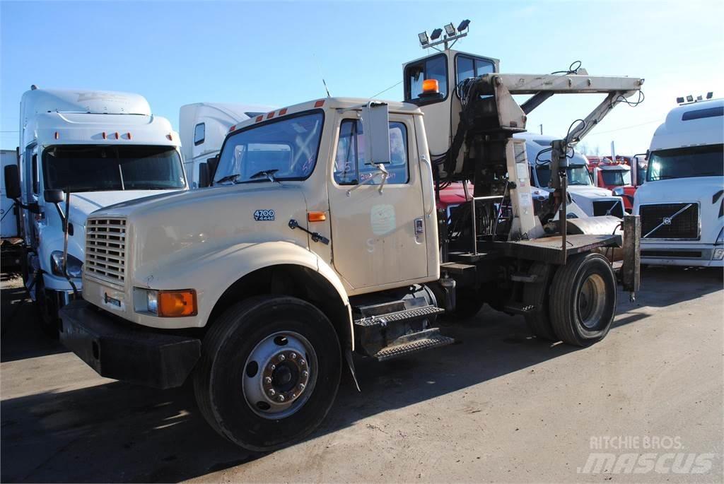 International 4700 Kranbil