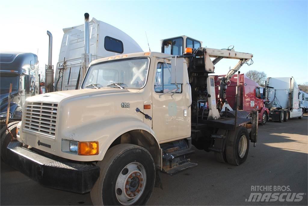 International 4700 Kranbil