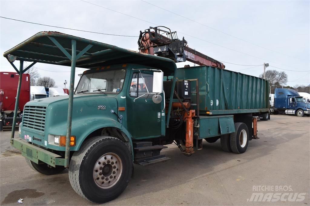 International 4700 Kranbil