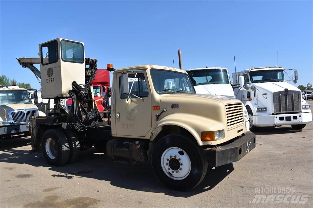 International 4700 Kranbil