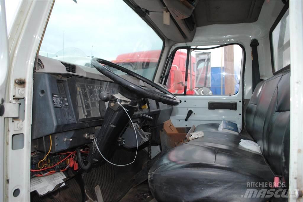 International 4700 Kranbil