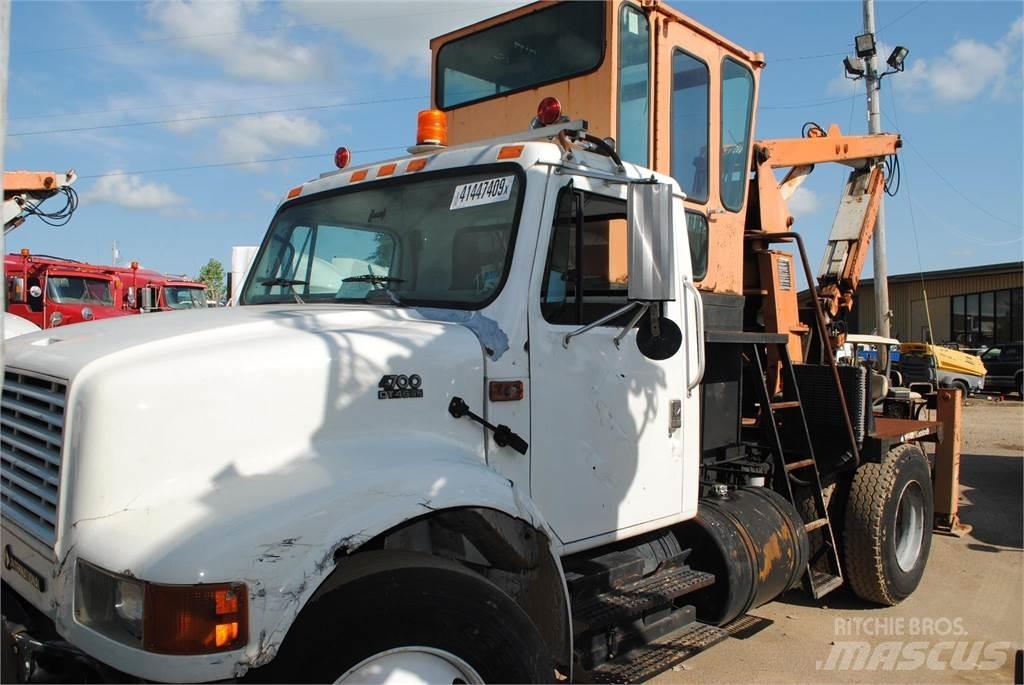 International 4700 Kranbil