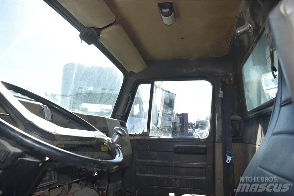 International 4900 Tippbil