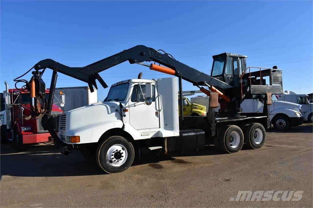 International 8200 Kranbil