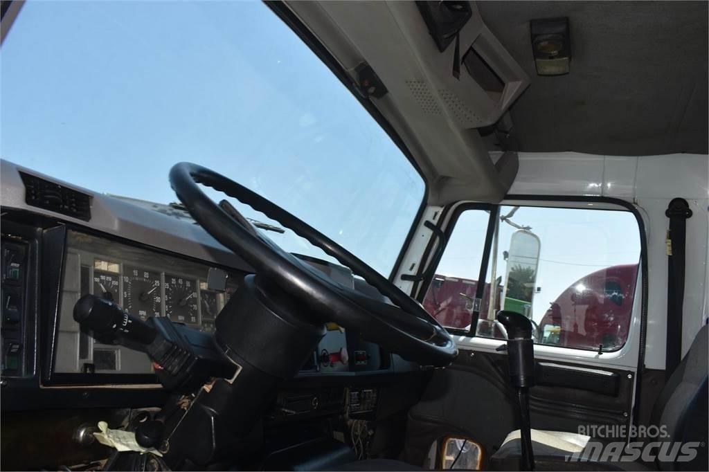 International 8200 Tippbil