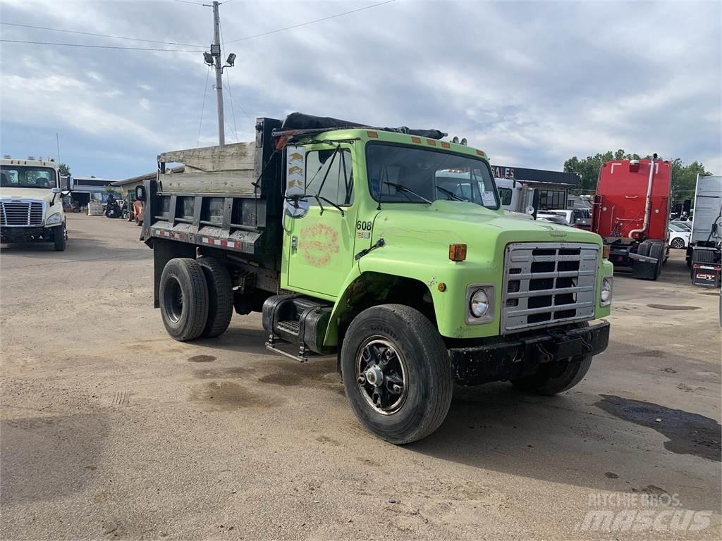 International M1754 Tippbil