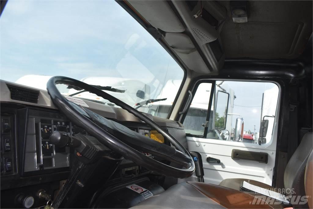 International S2600 Tippbil