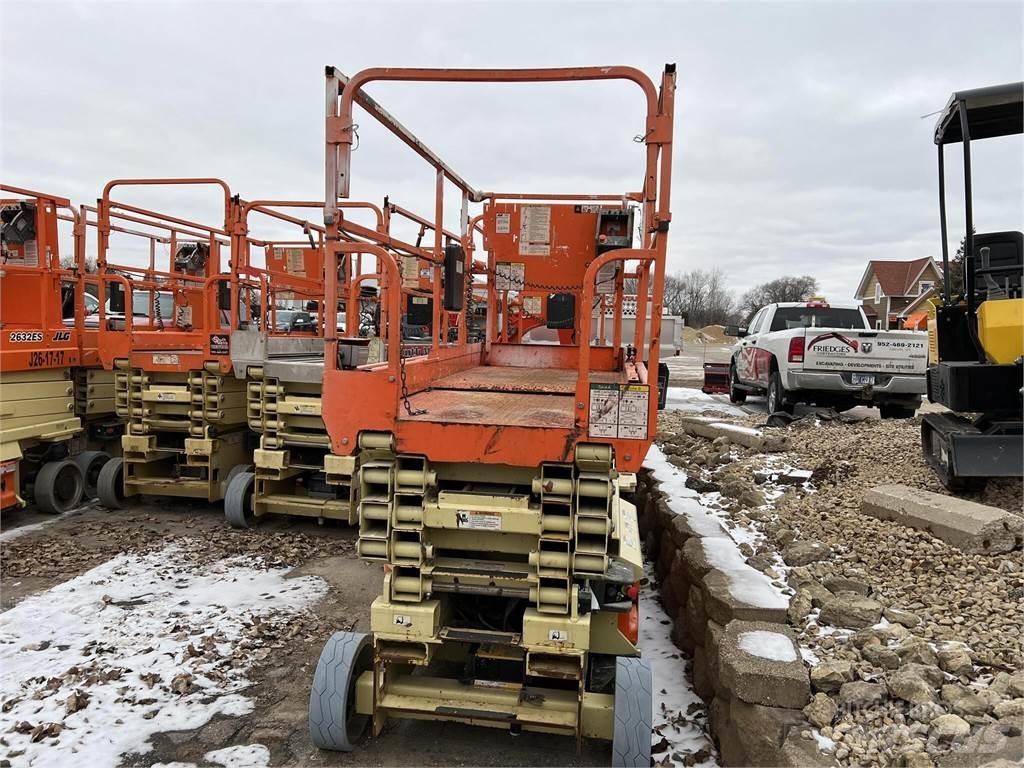 JLG 3246ES Sakselifter