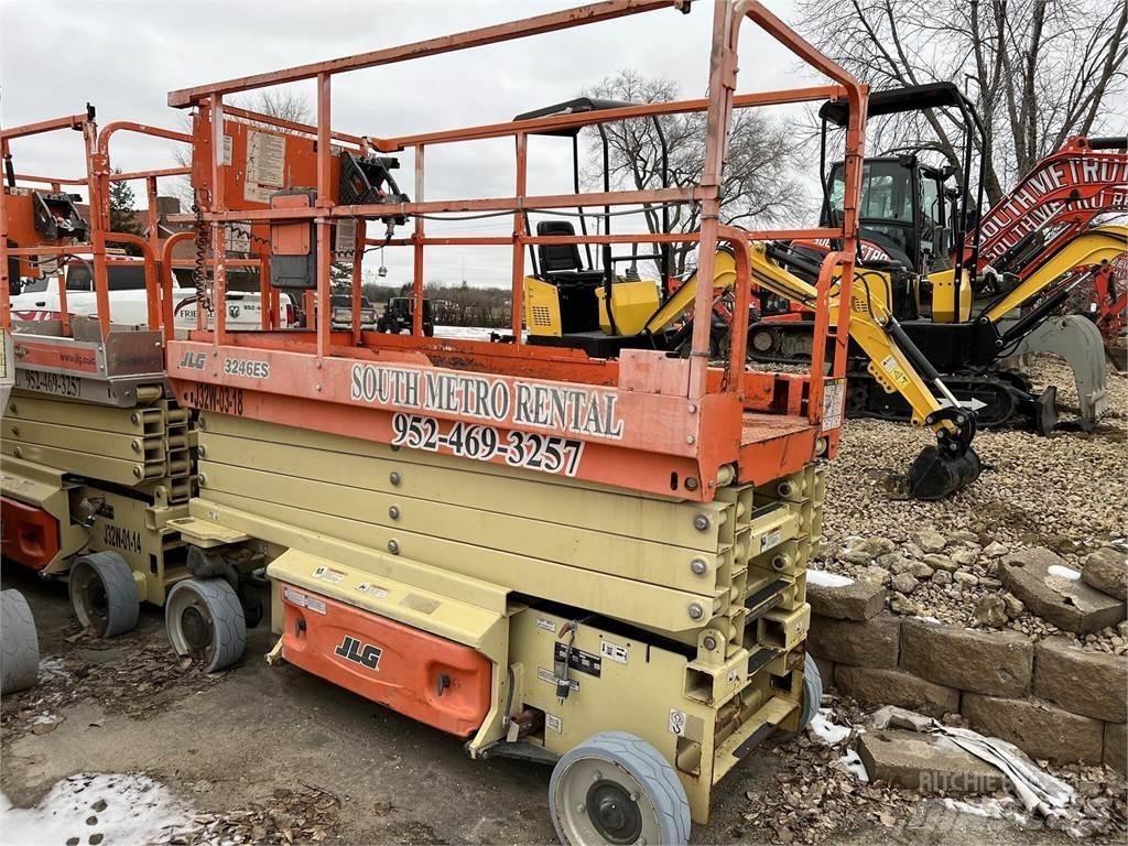 JLG 3246ES Sakselifter