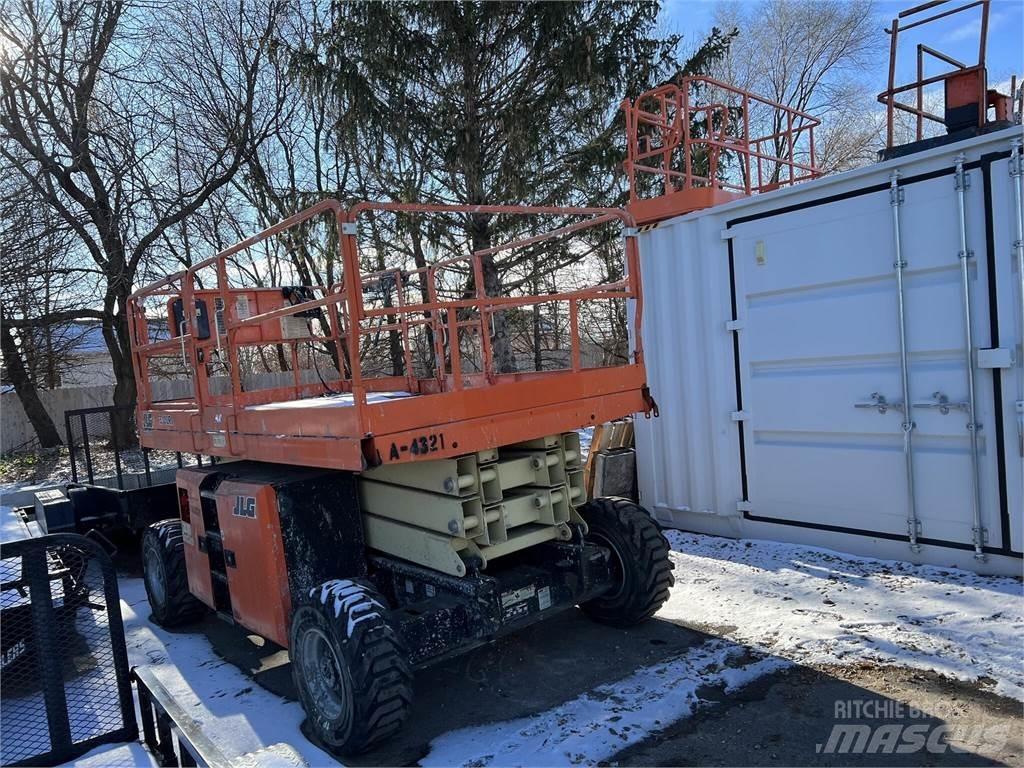 JLG 330LRT Sakselifter