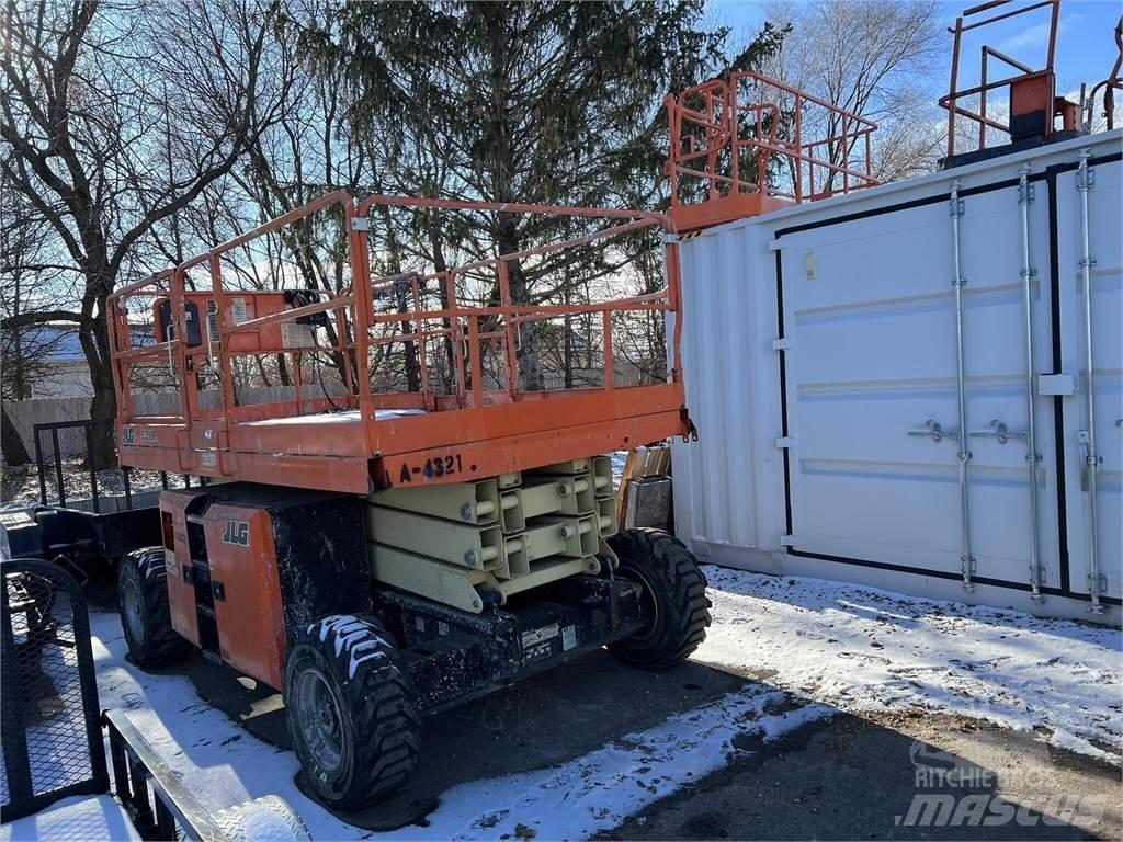 JLG 330LRT Sakselifter