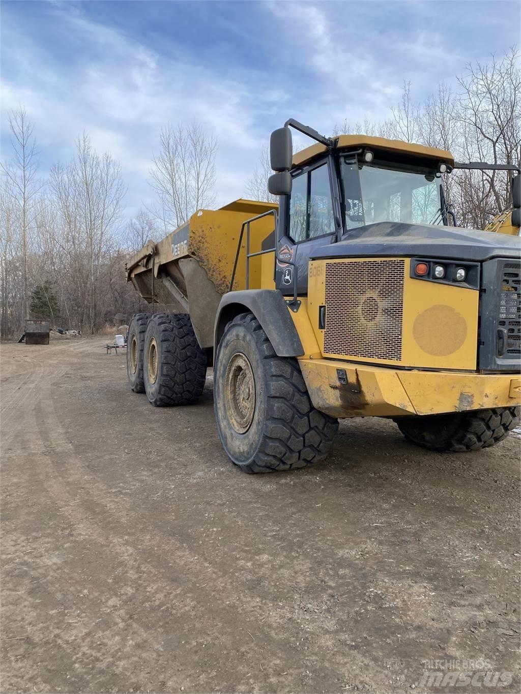 John Deere 410E Rammestyrte Dumpere