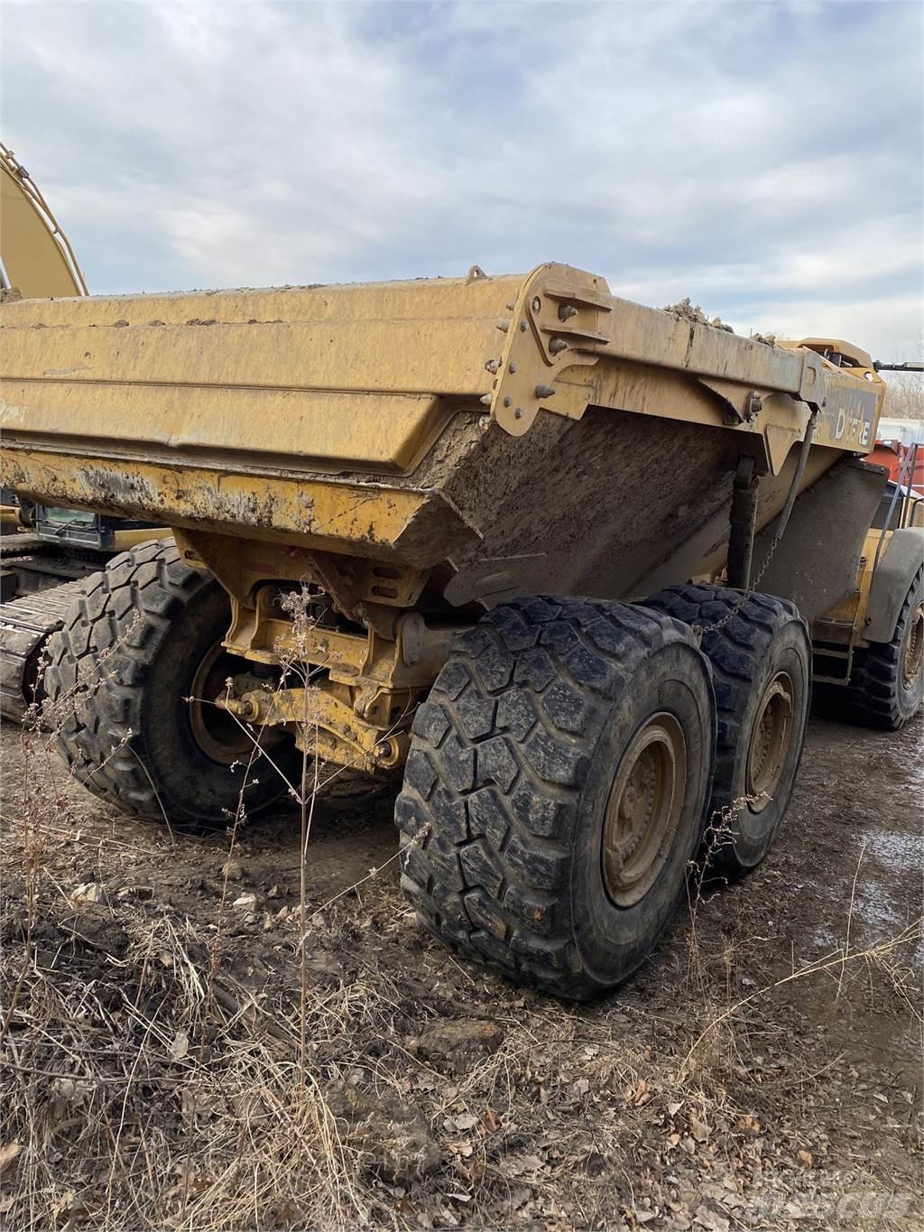 John Deere 410E Rammestyrte Dumpere