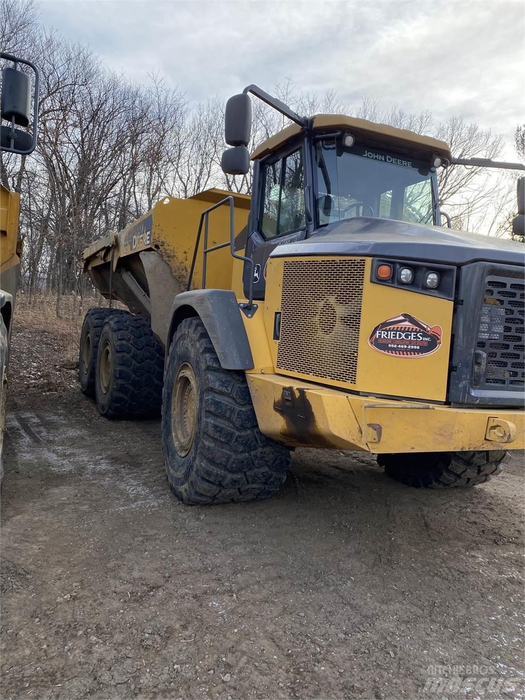 John Deere 410E Rammestyrte Dumpere