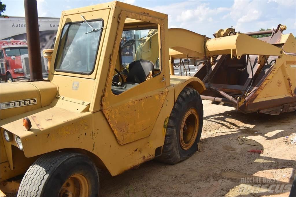 John Deere 760A Veiskrape