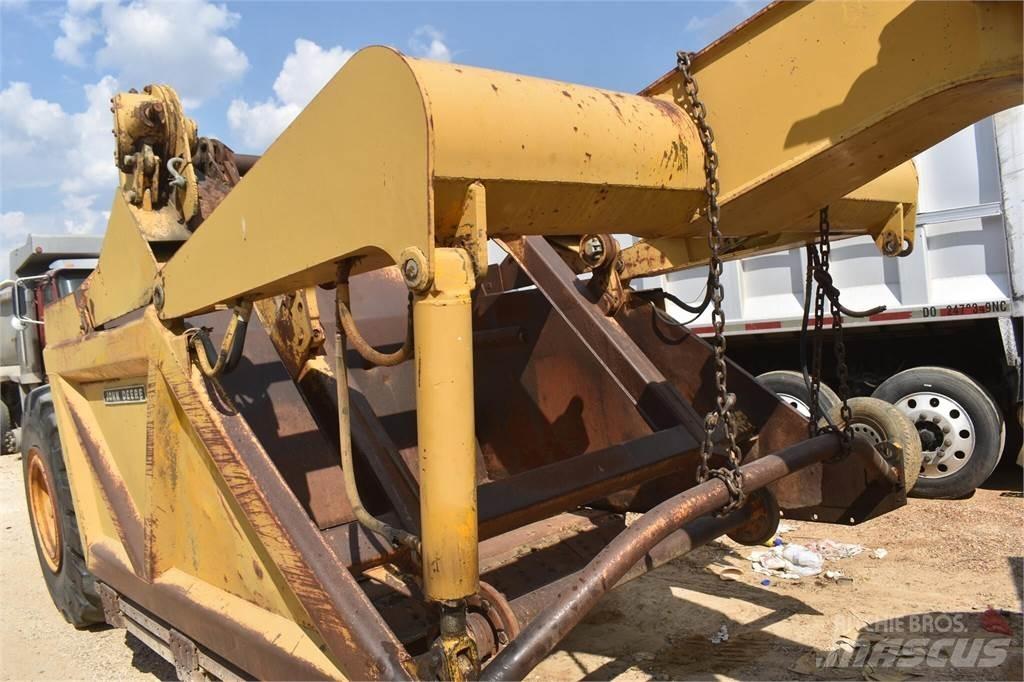 John Deere 760A Veiskrape