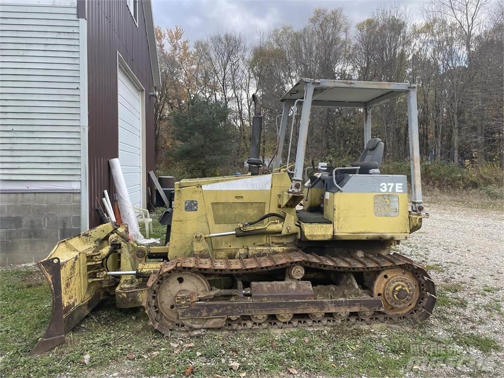 Komatsu D37E-5 Dozere Beltegående