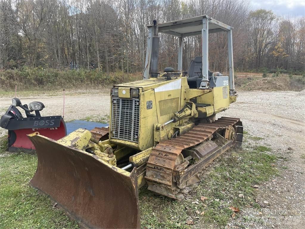 Komatsu D37E-5 Dozere Beltegående