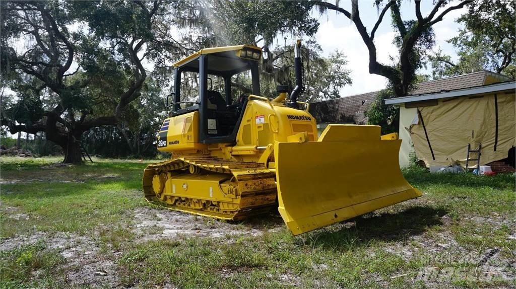 Komatsu D39PX-24 Dozere Beltegående