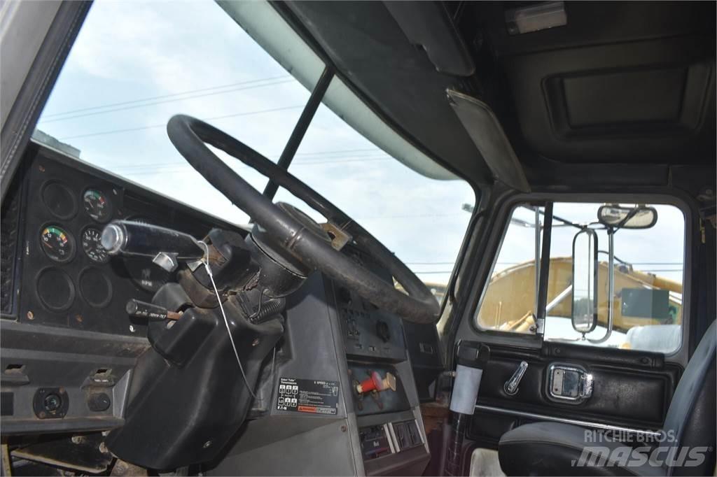 Mack CH613 Tankbiler
