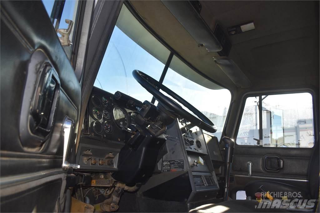 Mack CL713 Tippbil