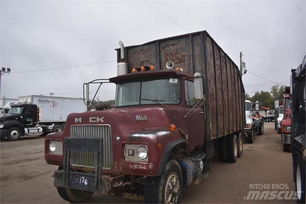 Mack DM685S Kranbil